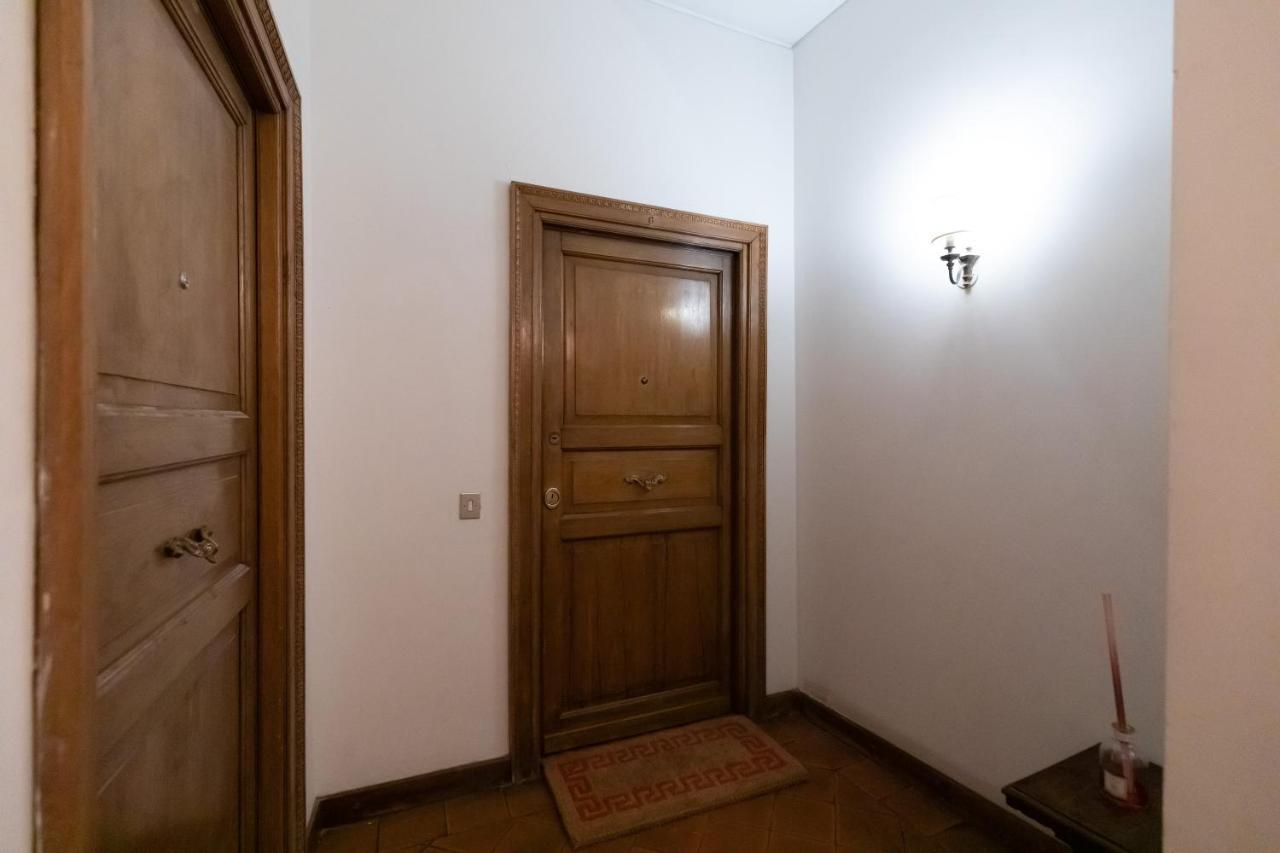Chic And Style In Historical Via Giulia Apartment Rome Exterior photo