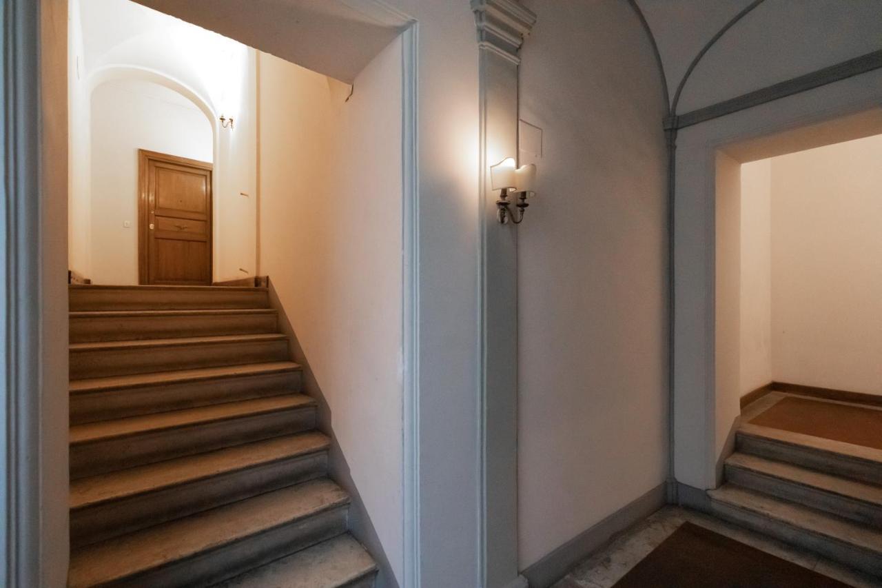 Chic And Style In Historical Via Giulia Apartment Rome Exterior photo